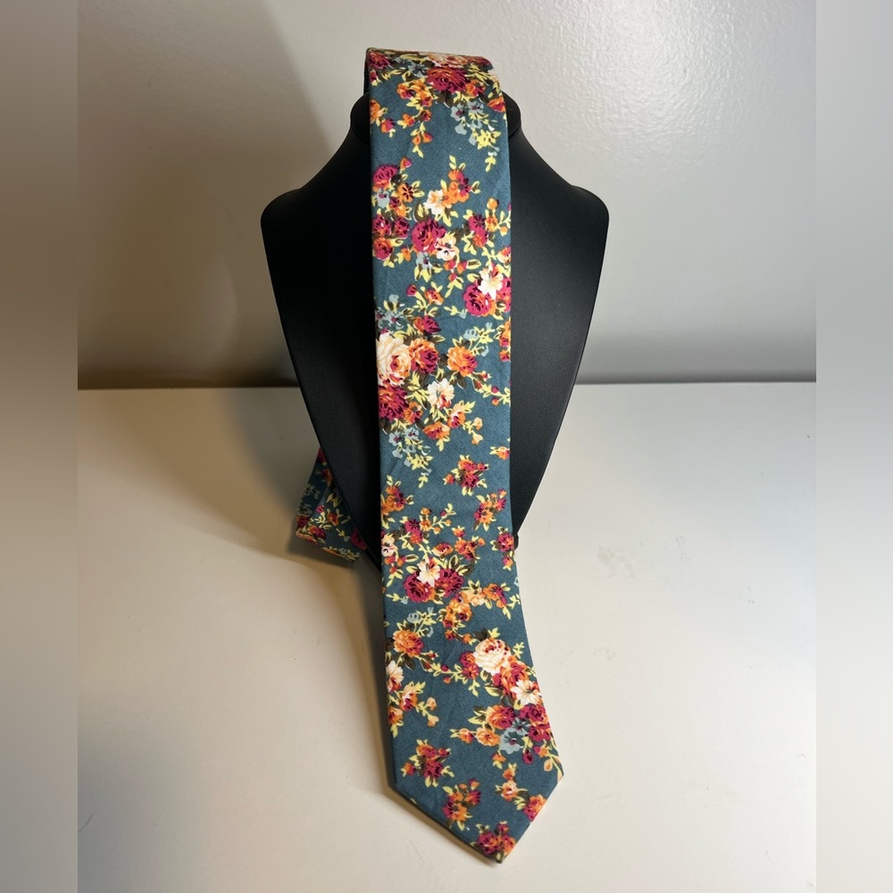 Elegant Floral Tie - Blue and Red